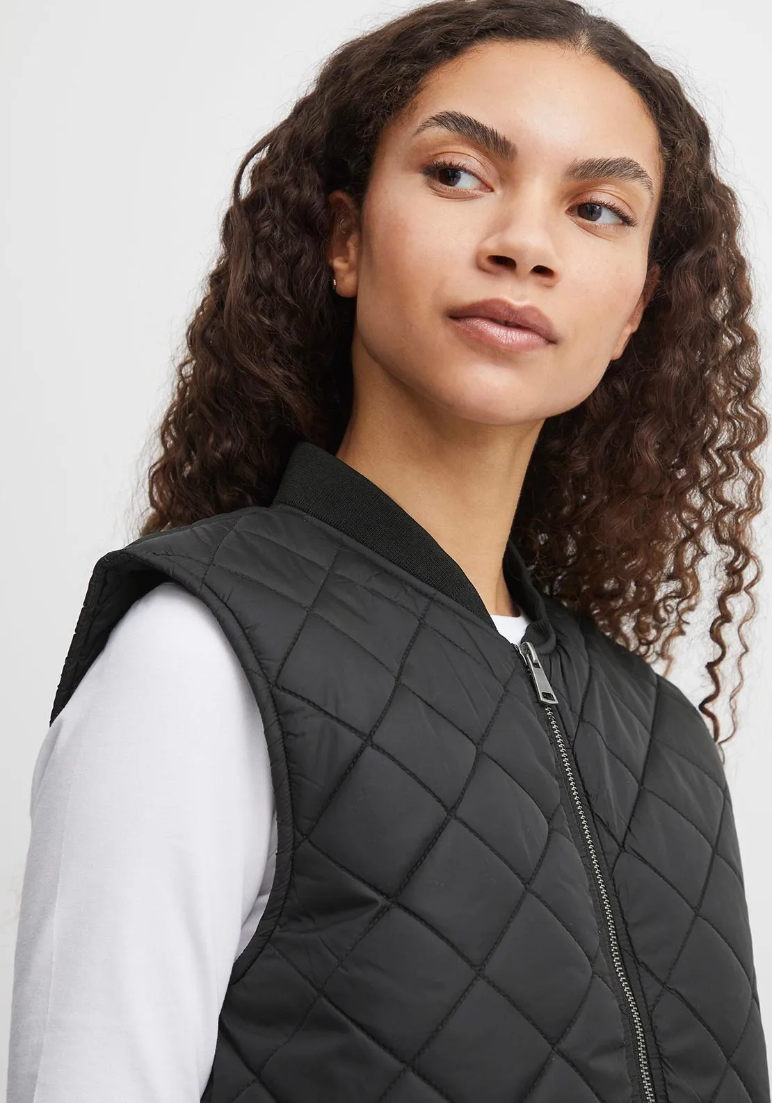 b.young Canna Quilted Short Gilet, Black