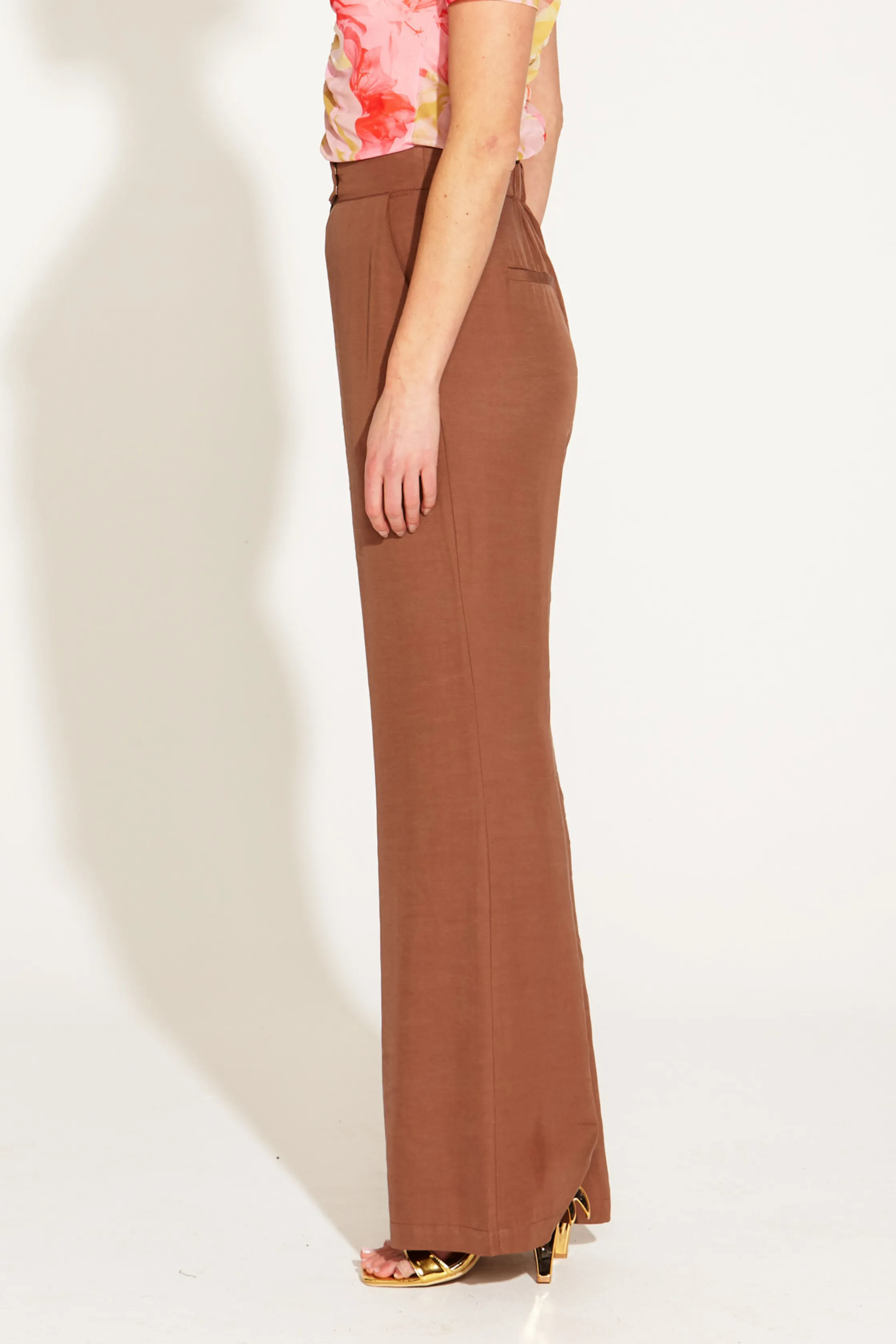 ONE AND ONLY HIGH WAISTED FLARED PANT - Mocha