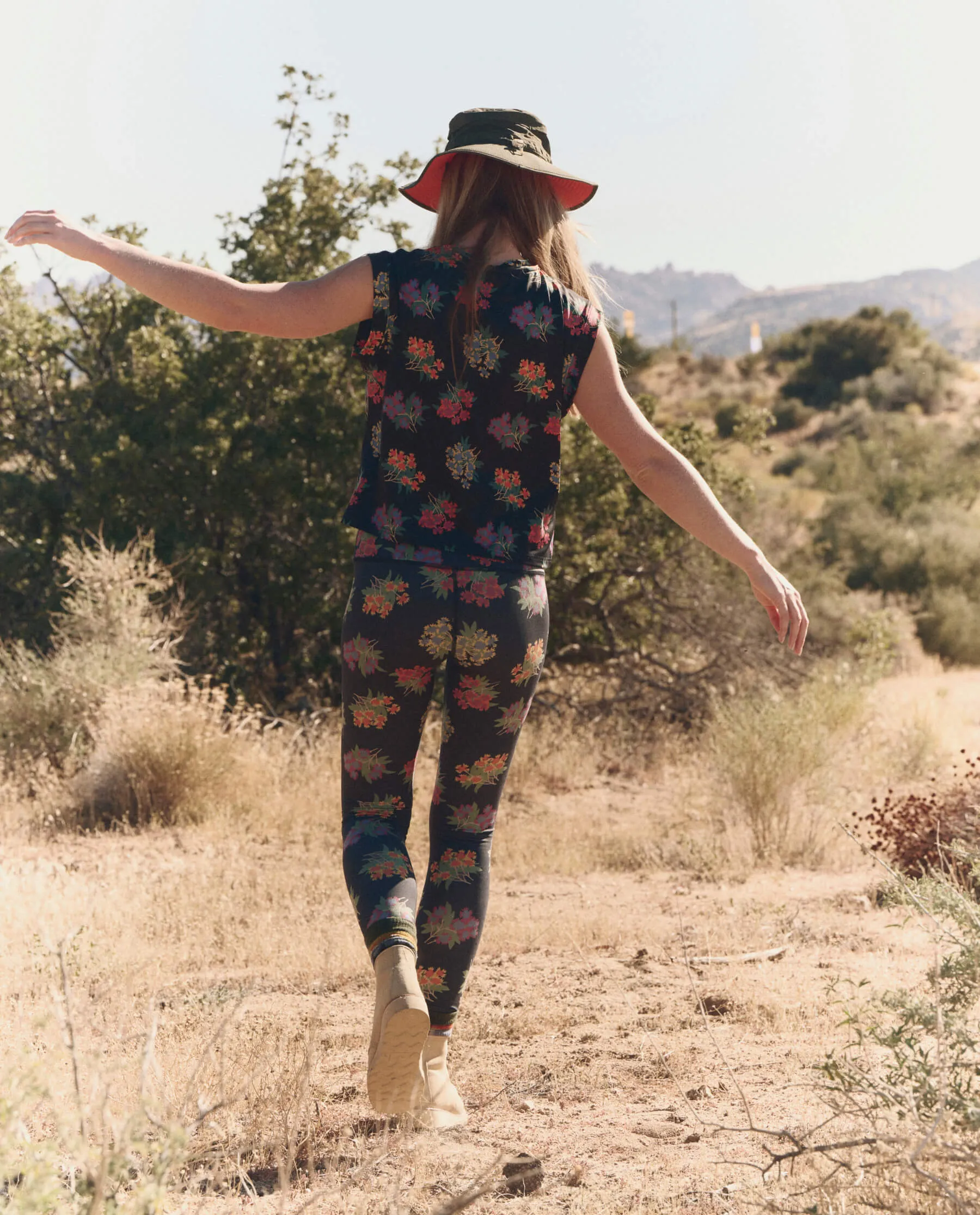 The Journey Legging. -- Black Palisade Floral